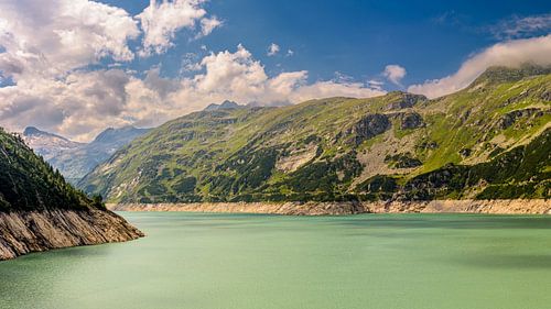 Lac dans les montagnes