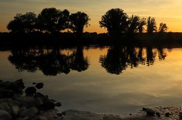 zonsondergang met reflectie in het water van cindy kuiphuis