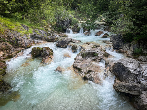 Water flowing between the rocks