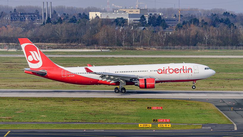 Atterrissage de l'Airbus A330-200 d'Air Berlin (D-ALPG). par Jaap van den Berg