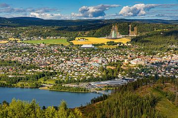 Uitzicht op de Noorse stad Lillehammer van Adelheid Smitt