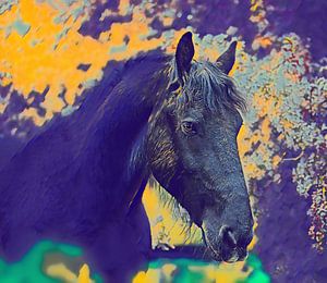 paard paarse bloesem van Kim van Beveren
