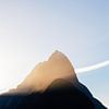 Bergtop met zonsondergang in Nieuw-Zeeland | Gouden Uurtje van Vera Yve