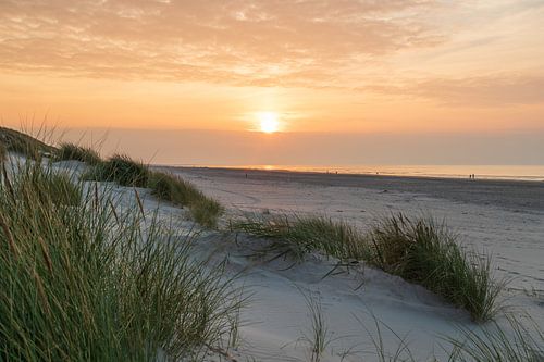 Coucher de soleil sur la plage d'Ameland