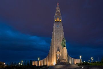 Die Hallgrimskirkja bei Nacht von Gerry van Roosmalen