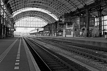 Station Haarlem Black / White by Anton de Zeeuw