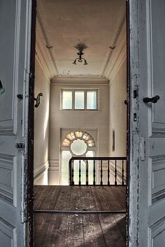 Urbex Türen und Treppenhaus von Dyon Koning