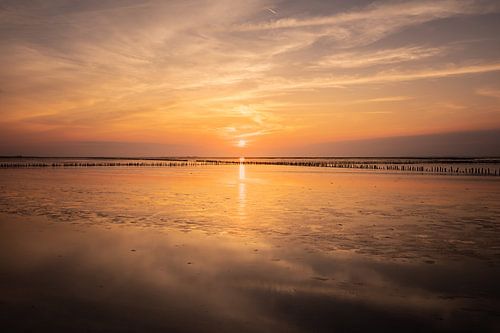Sonnenuntergang über dem Wattenmeer bei Ternaard