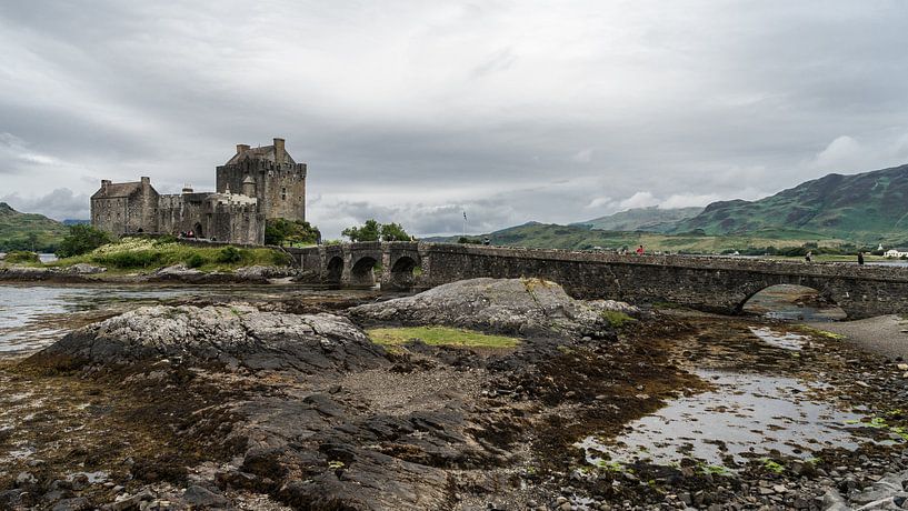 Bridge to Eilean Donan Castle par Floris van Woudenberg