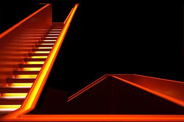 Lignes en néon d'un escalier sur Truus Nijland