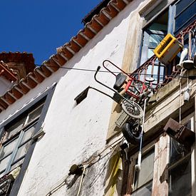 Franse balkons in Portugal van Charley Aimée