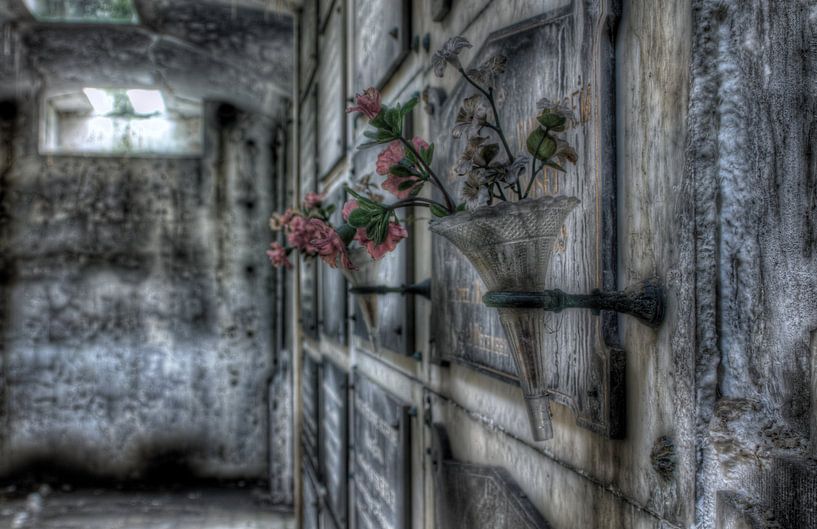 Abandoned tomb by Eus Driessen
