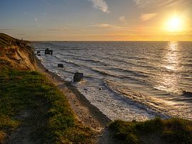 Sunset at Ahrenshoop cliff line van Jörg Hausmann