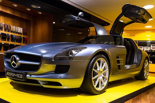 Mercedes Benz SLS AMG side