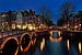 Amsterdamse grachten bij avond van John Leeninga