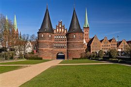 La porte Holstentor à Lübeck sur Achim Thomae Photography