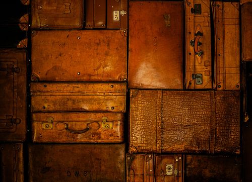 Vintage Leren Koffers – Reisnostalgie in Warme Bruintinten