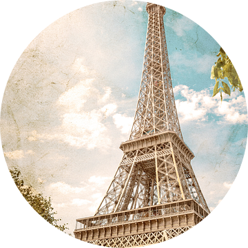 Eiffeltoren - het herkenningspunt van Parijs in de zomer