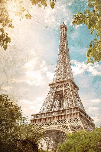 Eiffelturm - das Wahrzeichen von Paris im Sommer
