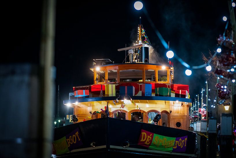 Klassieke stoomboot van Sinterklaas van Fotografiecor .nl