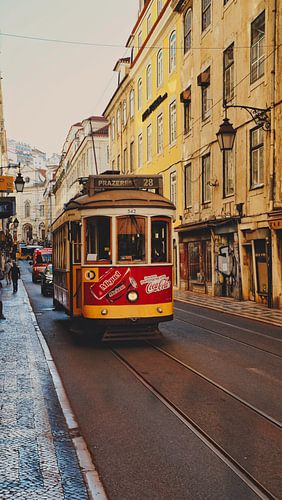 Lissabon Straßenbahn 28 durch bunte Gassen