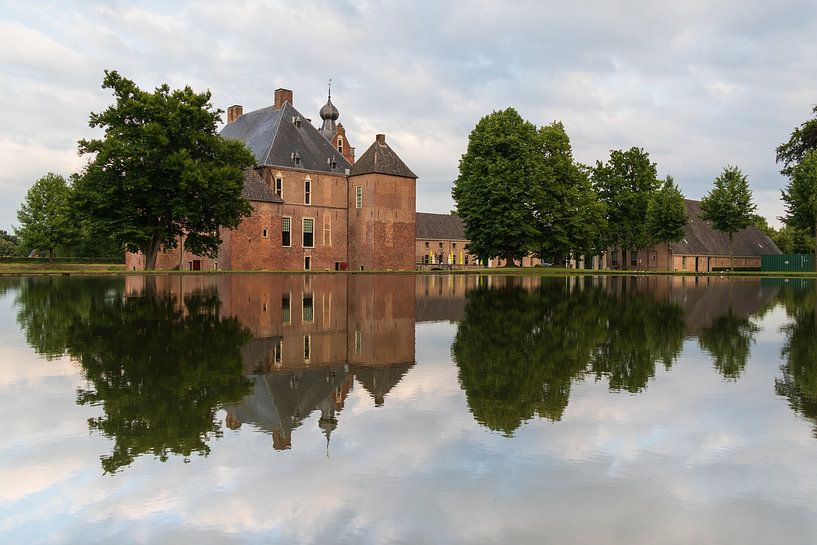 Cannenburch Castle by Meindert Marinus