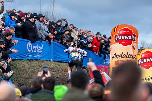 Vestingcross Hulst Mathieu van der Poel sur Herbert Huizer