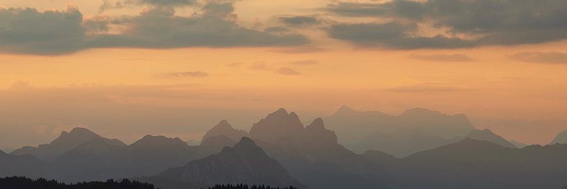 Les montagnes de Tannheim au lever du soleil par Walter G. Allgöwer