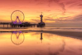 Scheveningen Pier and Ferris wheel after sunset by Rob Kints