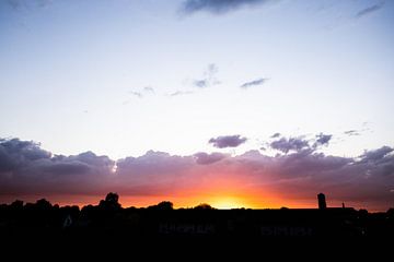 Skyline zonsondergang Oirschot van Angela Kiemeneij