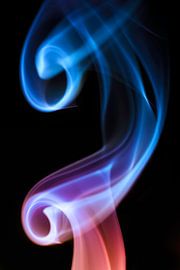 Beautiful Smoke on a black backdrop. von Robert Wiggers