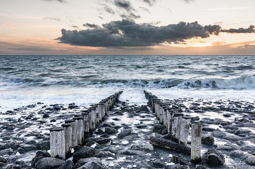 Coucher de soleil sur la côte de la mer du Nord à Westkapelle