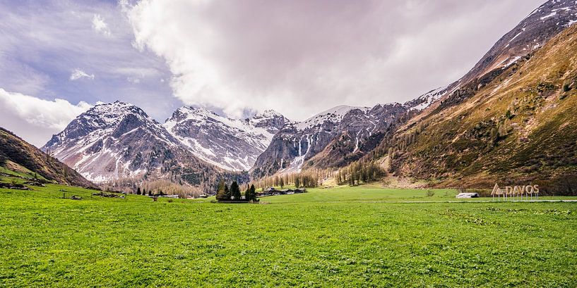 Vue sur les montagnes de la vallée de Sertig par Dafne Vos
