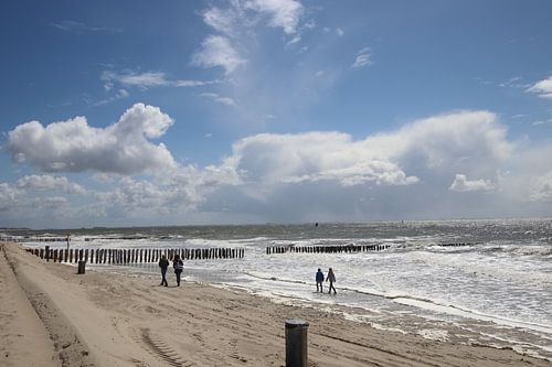 Prachtig uitzicht over zee. Met super mooie wolken