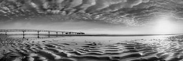 Le matin sur la plage de Scharbeutz. Image en noir et blanc. sur Manfred Voss, Schwarz-weiss Fotografie