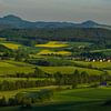 Panorama du parc naturel de la Rhön hessoise au printemps sur Holger W. Spieker