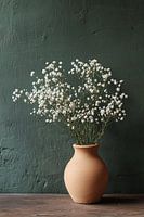 Handgefertigte Vase mit Blumen