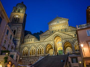 Kathedraal van Amalfi bij nacht van t.ART