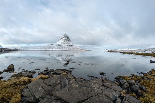 Kirkjufell in west IJsland. Een icoon in het landschap