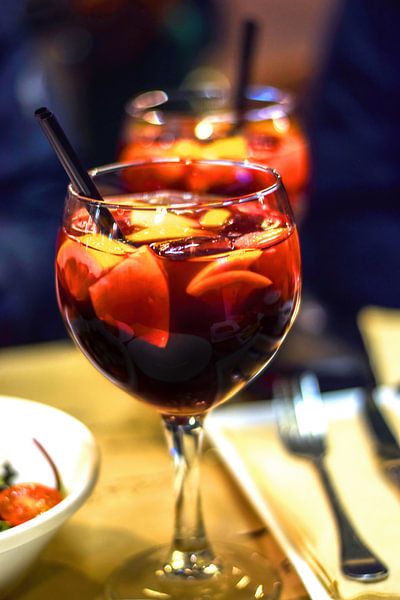 Sangria Cocktail Sommer Rotwein Barcelona Spanien von Andreea Eva Herczegh