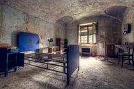 Chambre à coucher dans un hôpital abandonné. par Roman Robroek - Photos de bâtiments abandonnés Aperçu