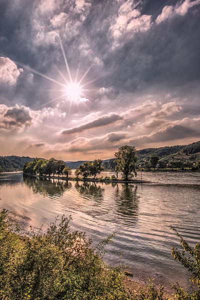 De Rijn in Duitsland vlak onder Koblenz by Harrie Muis