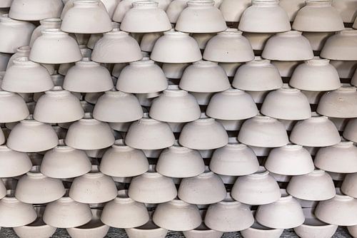 Drogend aardewerk van de pottenbakker van Rietje Bulthuis