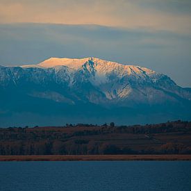 Vue sur le lac et le Schneeberg sur Lakeside Explorer