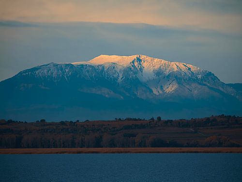 Blick über den See zum Schneeberg