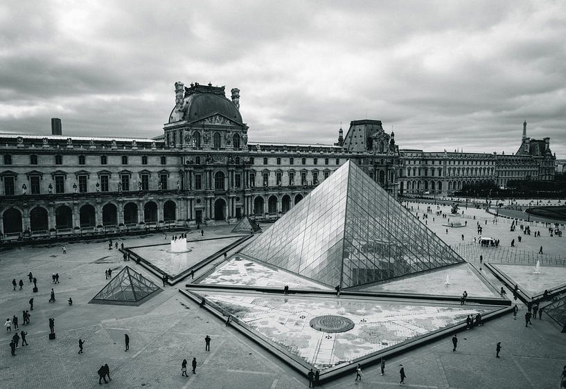 Louvre Museum by Hello Pompoyo
