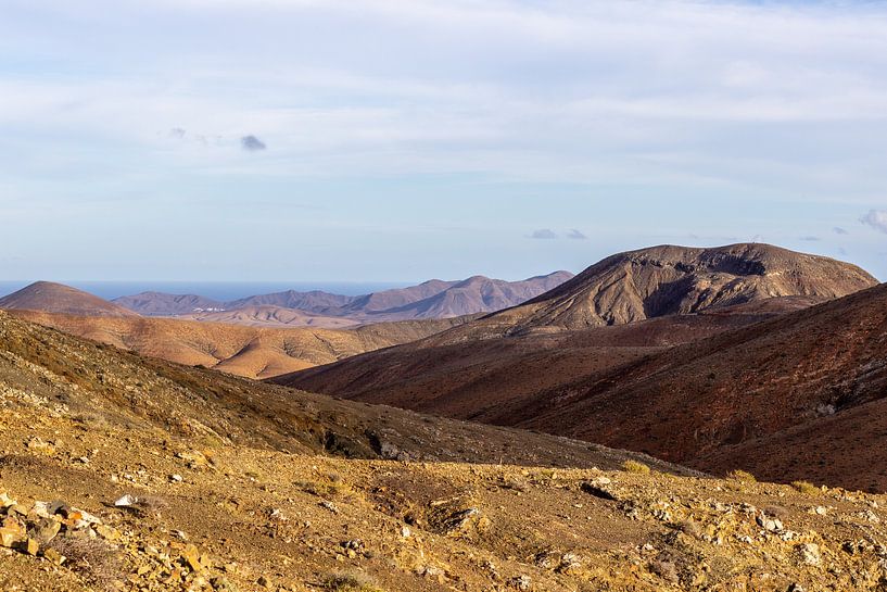 Panoramisch uitzicht op het landschap tussen Pajara en La Pared op het Canarische eiland Fuerteventu van Reiner Conrad