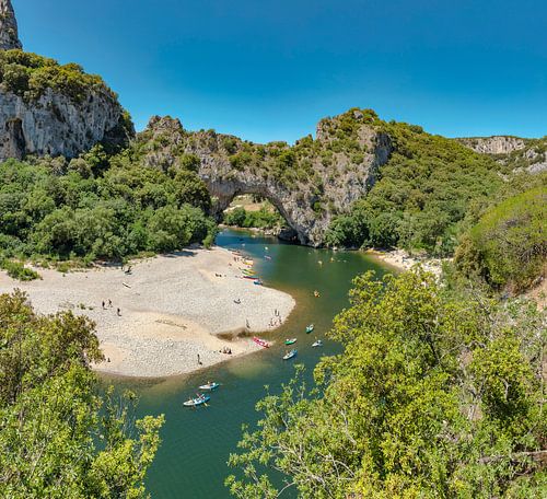 Le Pont d’Arc over de rivier de Ardèche,
