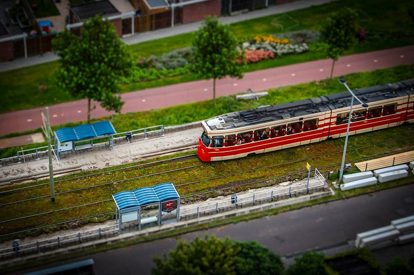 Den Haag in miniatuur met tram, gemaakt vanuit een heteluchtballon van Kees van der Rest