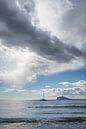 Wolken en licht boven de Middellandse Zee van Adriana Mueller thumbnail